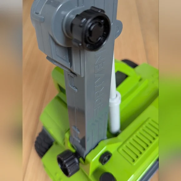 Toy Telehandler Construction Vehicle. Crane Moves Up And Down - Picture 2 of 7